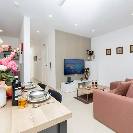 Brand New 2bed In By Homely Appartement *