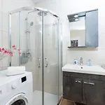 Brand New 2bed In By Homely * 斯利马