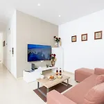 Brand New 2bed In By Homely * 斯利马