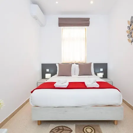 Brand New 2bed In By Homely דירה *